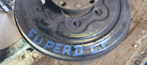 Zwrotnica piasta lewy przód przednia lewa Skoda Superb I 1.9 TDI 8