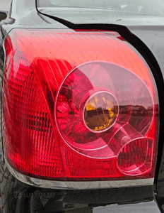 Toyota Avensis T25  sedan lampa tył tylna lewa  03-06 1