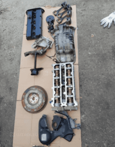 Ford Fiesta 1.25 16V Mk7 08-17 Dekiel pokrywa wał 4