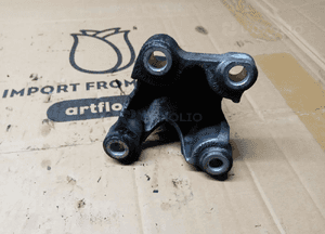 Łapa mocowanie wspornik silnika Audi A6 C6 2.7 TDI 4F0199307AA 4