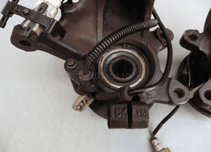 Zwrotnica piasta lewa przód ford mondeo MK2 1,8i 2,0i abs 3
