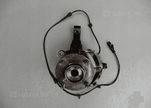 Zwrotnica piasta lewy przód Nissan Cube 1