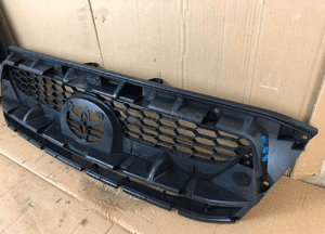 Grill atrapa kratka toyota hilux lift fl 09- caly 2