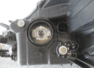 Lampa przednia przód prawa toyota hilux 8 viii 2015-2018 13
