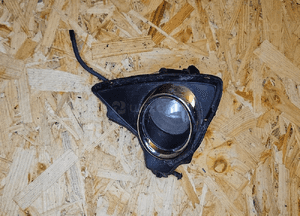 Toyota AURIS II 12-15 halogen lewy kratka zderzaka 2