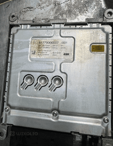 MERCEDES  wzmacniacz audio BURMESTER  wtyczka wzmacniacza 2