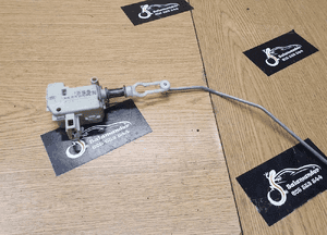 Siłownik 7M0862159 4B9962115B Silniczek Elektryczny Cięgno Zamka Klapy Bagażnika Audi A4 B6 Kombi Sedan 4B9962115B 13