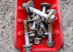 LANCIA LYBRA ŚRUBY ZAWIESZENIA TYLNEGO KOMPLET 1