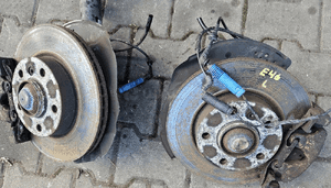 BMW E46 zwrotnica piasta przód przednia prawa lewa 1