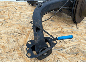 BMW X3 E83 Zwrotnica tył prawa - 16489 5