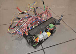 MERCEDES C-KLASA W204 LIFT W212 SKRZYNKA BEZPIECZNIKÓW SAM A2129003314 1