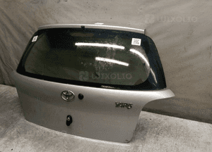Klapa bagażnika tył tylna toyota yaris 1 i 199 srebrna 3
