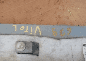 Osłona poszycie słupka prawy przód Mercedes Vito 639 A6396920101 A6396904053 5