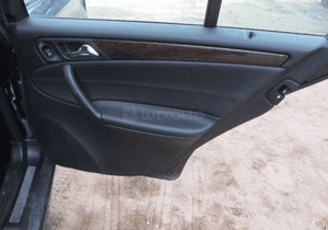 MERCEDES C 203 lift boczek drzwi prawy tył skóra