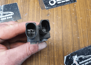 Czujnik 8E0959651 A Uderzenia Czujnik Uderzeniowy Sensor Audi A3 8P A4 B6 B7 A6 C5 8