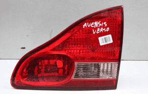 Lampa prawa tył tylna w klapę TOYOTA AVENSIS VERSO 1
