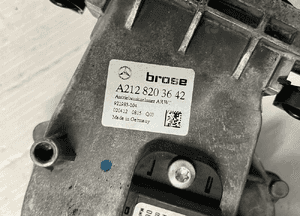 Siłownik dociąg klapy mercedes W204 a2129004203 6