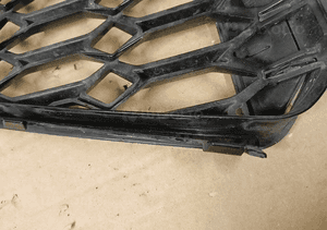 Kratka zderzaka przód przednia prawa audi RS7 4K8 carbon 18- 3