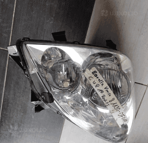 LAMPA przód corolla verso 2