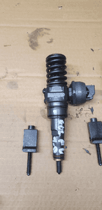 Pompowtryskiwacz wtryskiwacz wtrysk VW Golf V Plus 1.9 TDI 038130073AG 2