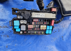 Lexus CT 200h lift skrzynka bezpieczników 3