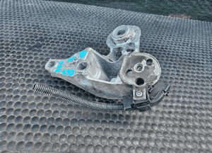 Lapa Mocowanie 8E0199351 8E0199352 Wspornik Silnika Podpora Poduszki Drazka Audi A4 B6 B7 18
