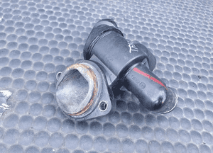 Obudowa Termostat Y2495002 06D121133C Krociec Czujnik Przewod Waz 2.0 TFSI Audi A4 B7 A6 C6 10