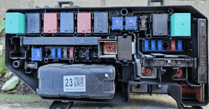 Honda Accord VIII skrzynka bezpieczników