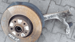 Audi A6 C6  3.2 FSI zwrotnica piasta przód przednia prawa 3