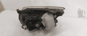 Przod przednia lampa prawa toyota avensis T25 2