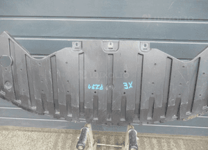 Płyta osłona pod zderzaka przednia jaguar xe X760 GX73 2015-2019 9