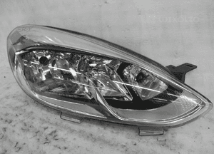 Ford fiesta MK8 lampa przednia prawa 1