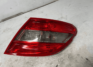 Lampa prawa tylna tył mercedes W204 A2048203064R 1