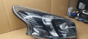 Lampa prawy przód przednia prawe Opel Vivaro B Trafic III UK 260101200R 93867950 2