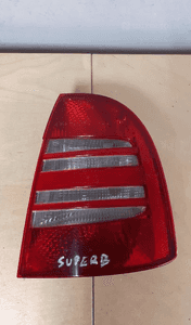 LAMPA TYL TYLNA PRAWA SKODA SUPERB I 1