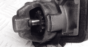 ROZRUSZNIK NISSAN HRA2 1,2 TCE 233004979R A 2