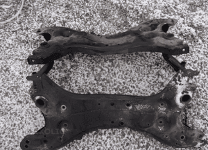 TOYOTA YARIS I SANKI TRAWERSA BELKA ŚRUBA 12 2