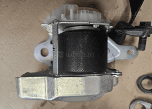 Toyota Aygo Citroen C1 pas bezpieczenstwa przod prawy lewy  053774 8