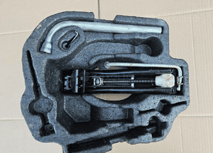 VW Fox   lewarek klucz koła