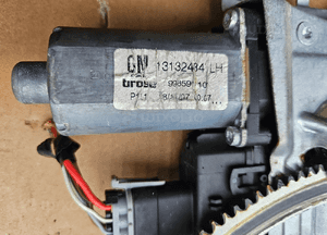 Opel Zafira B mechanizm podnośnik szyby przód przedni lewy 3
