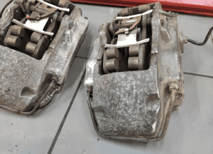 Audi Q7 4L 3.0TDI brembo zacisk hamulca prawy lewy przód zaciski oryginał 4