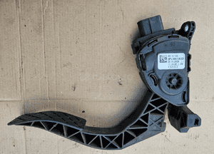 Audi A4 B8 1.8 TFSI pedał potencjometr gazu 8K1721523 1