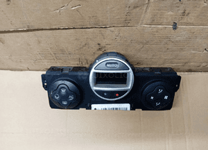Panel nawiewu klimatyzacji klimy Renault Clio III 8200296683 2