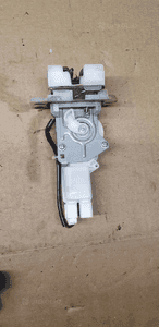 Zamek klapy bagażnika Suzuki Swift IV B6765 4