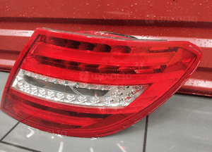 Mercedes c-klasa W204 lift lampa led prawa tył tylna europa oryginalna 5