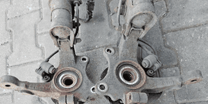 Opel Meriva A Corsa Combo C zwrotnica piasta przod lewa 1