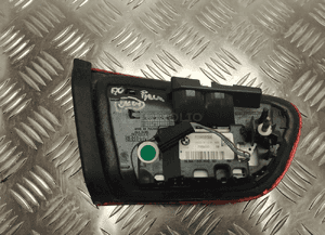 Bmw F20 F21 lampa w klapę bagażnika prawa tył 7359020 13