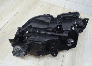 VOLVO S90 V90 Lampa prawa  przód  midled LHD 32228317 LLU 8