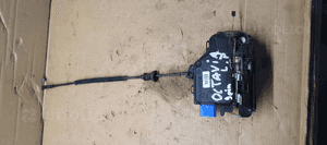 Zamek drzwi lewy przód 9 PIN Skoda Octavia II 3D1837015 2