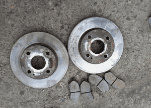 Mazda 323f bj 1.4 1.5 Tarcze hamulcowe  klocki 4